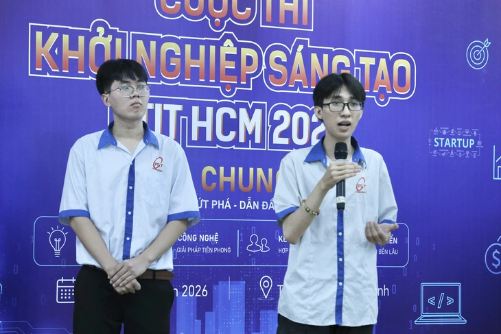 Sinh viên sáng tạo nền tảng AI tận dụng ghế trống, xe rỗng giảm chi phí vận tải - Ảnh 1. Sinh viên phát triển nền tảng AI tối ưu hóa vận tải giảm chi phí năm 2026 - Ảnh 1.