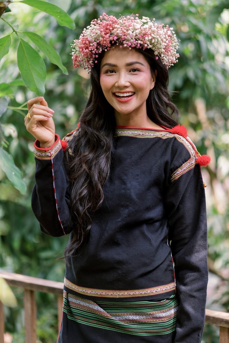 H'Hen Niê, Kiều Duy luôn biết ơn thành phố mang tên Bác - Ảnh 1.
