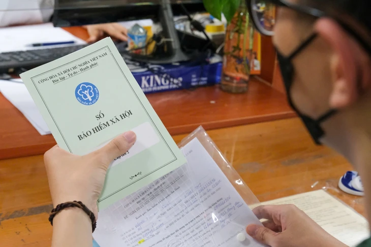 Bộ Nội vụ đề xuất bỏ quy định mỗi năm phải ủy quyền nhận lương hưu - Ảnh 1.