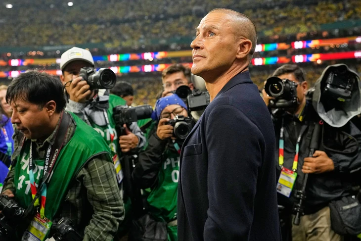 Cạnh tranh giữa Ronaldo và Messi nâng tầm bóng đá thế giới - Ảnh 1.