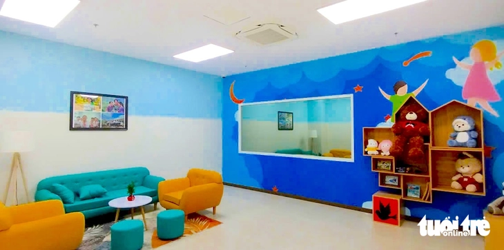 Trẻ bị bạo lực, xâm hại có nơi riêng để được lắng nghe tại bệnh viện - Ảnh 2. Trẻ bị bạo lực, xâm hại có nơi riêng để được lắng nghe tại bệnh viện - Ảnh 2.