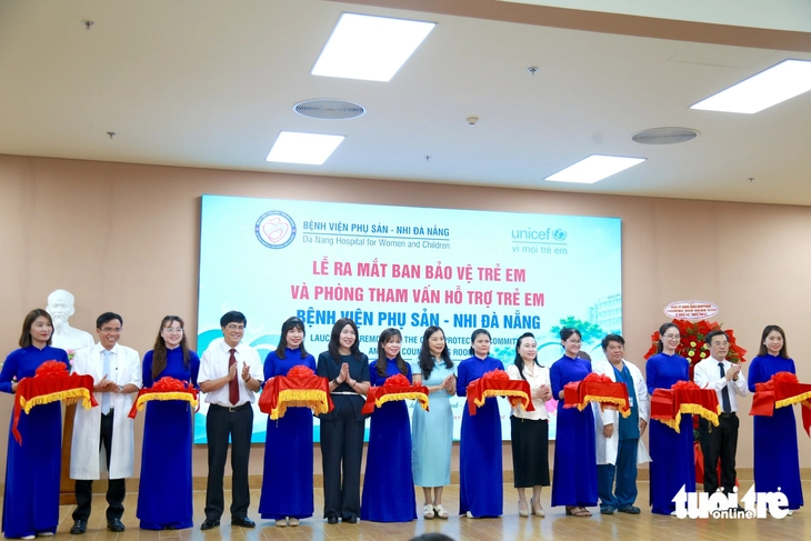Trẻ bị bạo lực, xâm hại có nơi riêng để được lắng nghe tại bệnh viện - Ảnh 1.