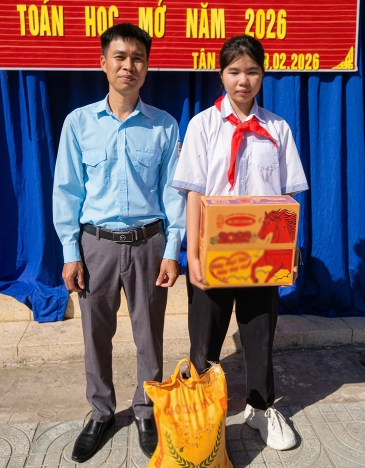 Học bổng Chắp cánh ước mơ: Vươn lên từ giấc mơ côi cút - Ảnh 2.