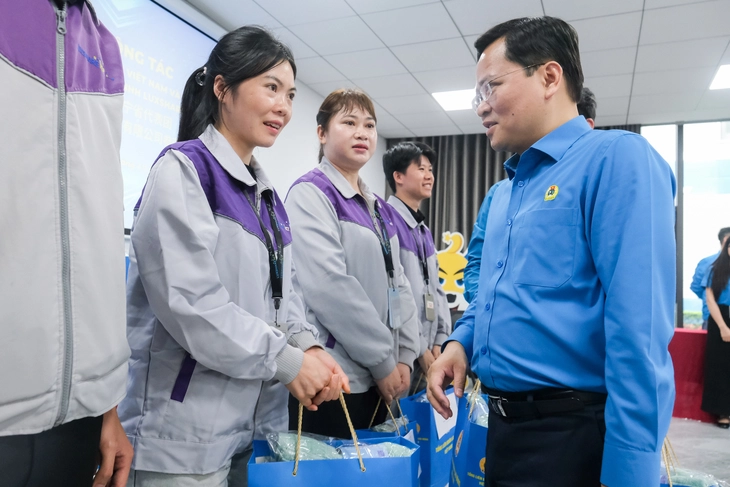 Áp lực tiền lương khiến nhiều người ngại cưới, sinh con - Ảnh 1. Áp lực tiền lương khiến nhiều người ngại cưới, sinh con - Ảnh 1.
