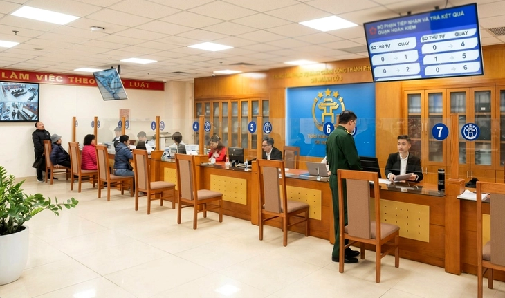 Vụ cụ bà 97 tuổi bị yêu cầu đến phường: Người dân cần một câu trả lời hay cần một lối đi? - Ảnh 1.