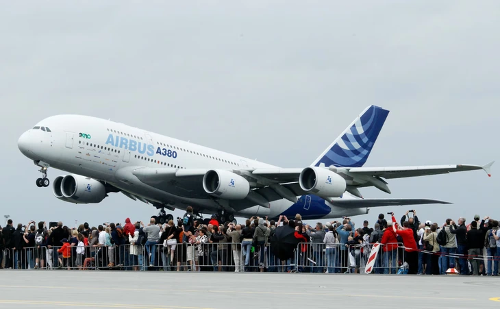Phát hiện vết nứt trên máy bay A380 , Airbus khẩn trương kiểm tra 16 chiếc - Ảnh 1. Phát hiện vết nứt trên máy bay A380 , Airbus khẩn trương kiểm tra 16 chiếc - Ảnh 1.