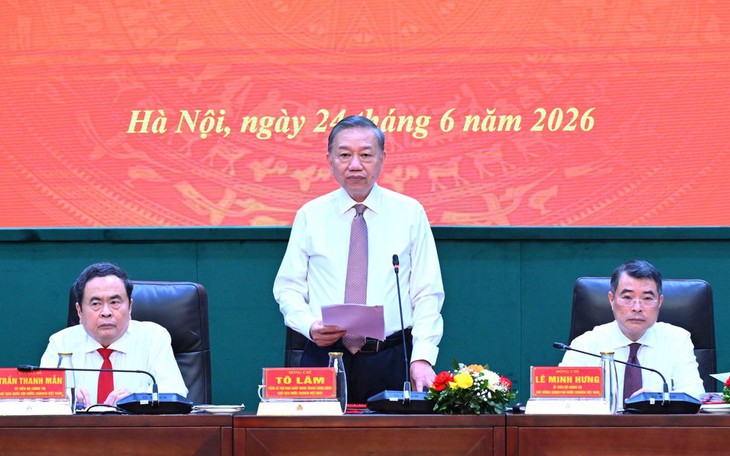 Thủ tướng đề nghị lực lượng Công an nhân dân tập trung xây dựng 'lá chắn an ninh kinh tế' - Ảnh 4.
