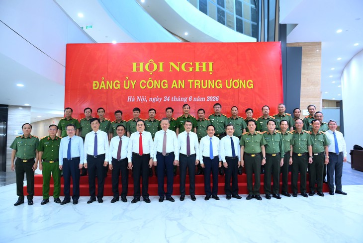 - Ảnh 3. - Ảnh 3.