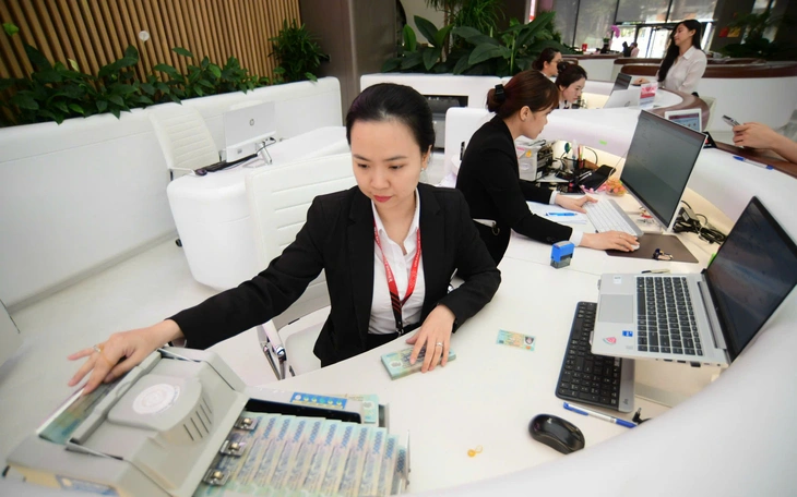 Sắc xanh lan tỏa nhưng VN-Index vẫn 'bốc hơi' 17 điểm - Ảnh 2.