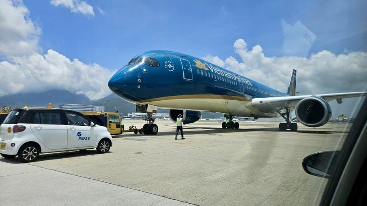 Máy bay Vietnam Airlines hạ cánh khẩn cấp tại Hồng Kông để cấp cứu hành khách - Ảnh 1.