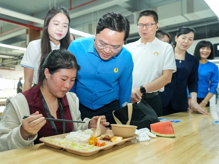 Áp lực tiền lương khiến nhiều người ngại cưới, sinh con - Ảnh 2. Áp lực tiền lương khiến nhiều người ngại cưới, sinh con - Ảnh 2.
