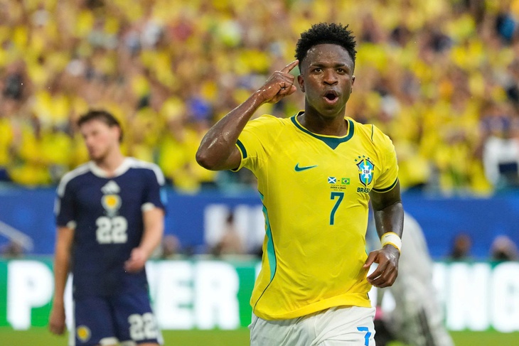 Vinicius đòi quà HLV Ancelotti vì ghi bàn bằng đầu tại World Cup 2026 - Ảnh 1.