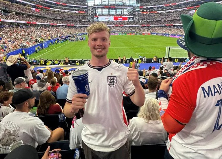 Dốc tiền mua nhà để đi World Cup: 'Kệ, nghèo mà có kỷ niệm?' - Ảnh 1.