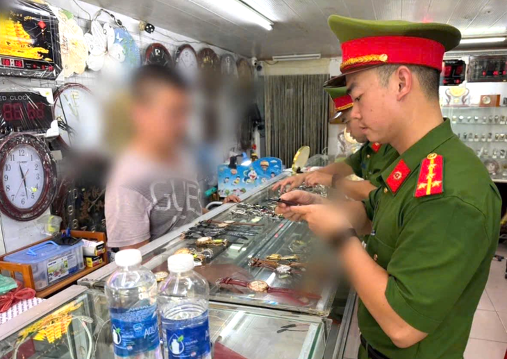 Đà Nẵng: Đồng loạt kiểm tra 8 cơ sở kinh doanh đồng hồ, tạm giữ 442 sản phẩm - Ảnh 1.