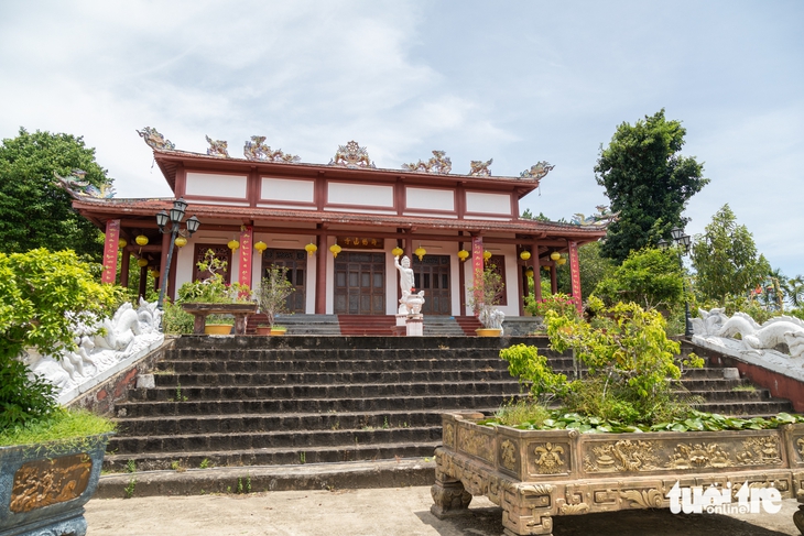 Quảng Trị đề nghị điều chỉnh hướng tuyến đường sắt tốc độ cao để tránh đất quốc phòng, công trình tôn giáo - Ảnh 1.