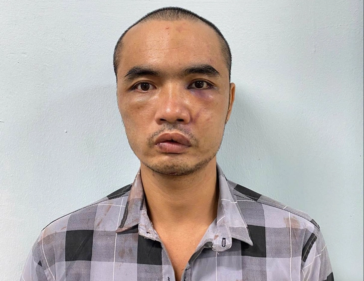 Tạm giữ khẩn cấp nghi can chém vỡ kính hàng loạt ô tô ở Hà Nội - Ảnh 1.