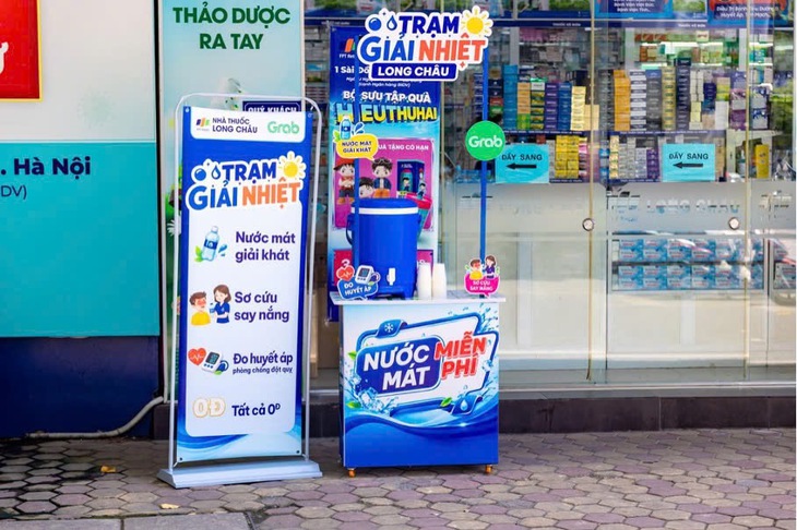 Long Châu mở hơn 1.000 trạm giải nhiệt toàn quốc, tiếp sức người lao động giữa 'chảo lửa' mùa hè - Ảnh 5.