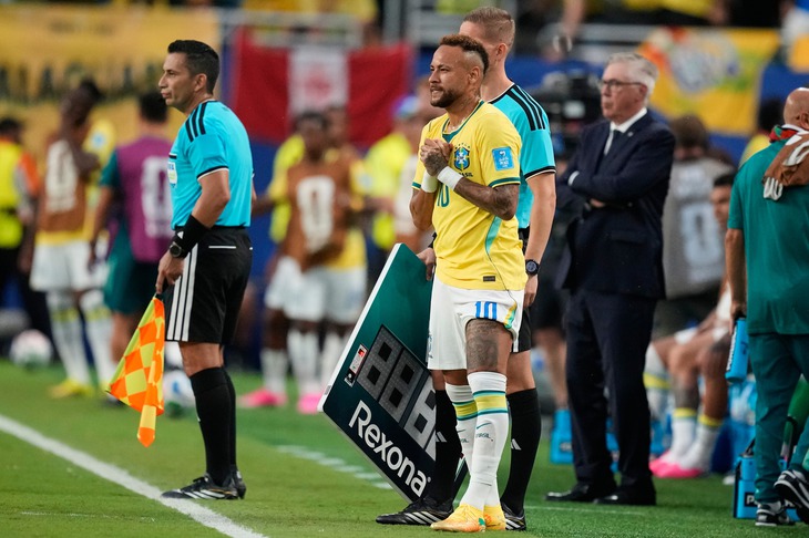Neymar bật khóc khi trở lại tuyển Brazil sau 981 ngày - Ảnh 2.