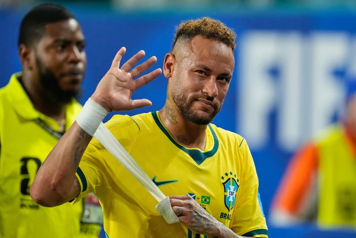 Neymar bật khóc khi trở lại tuyển Brazil sau 981 ngày - Ảnh 1.