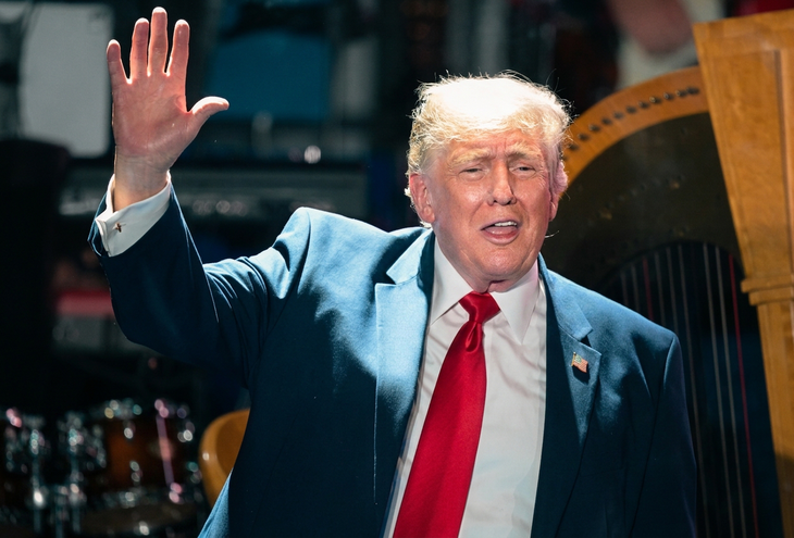 Ông Trump: Kinh tế Mỹ đang 'bùng nổ', đã thu hút thêm 19.000 tỉ USD đầu tư nước ngoài - Ảnh 1.