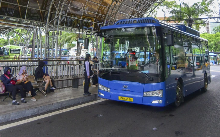 Người dân mua vé tập xe buýt nay được miễn phí, đổi trả ra sao? - Ảnh 2.