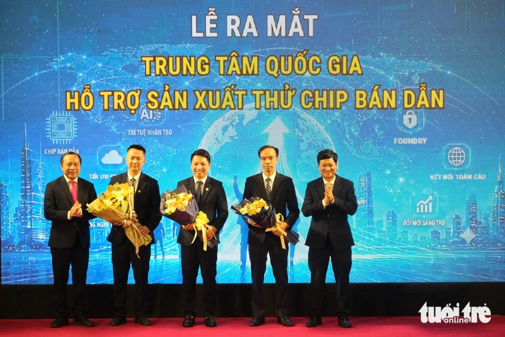 Ra mắt trung quốc gia hỗ trợ sản xuất thử chíp bán dẫn - Ảnh 1.