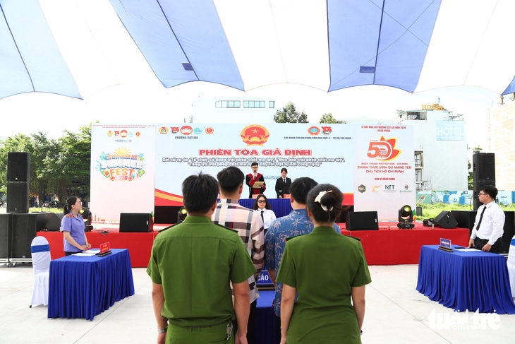 Nhắn nhủ người dân tránh xa ma túy thông qua phiên tòa giả định  - Ảnh 1.