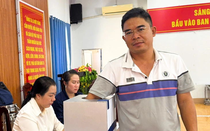 Công nhân bám sát công trường dự án APEC 2027 tại Phú Quốc giữa Thời tiết xấu - Ảnh 5.