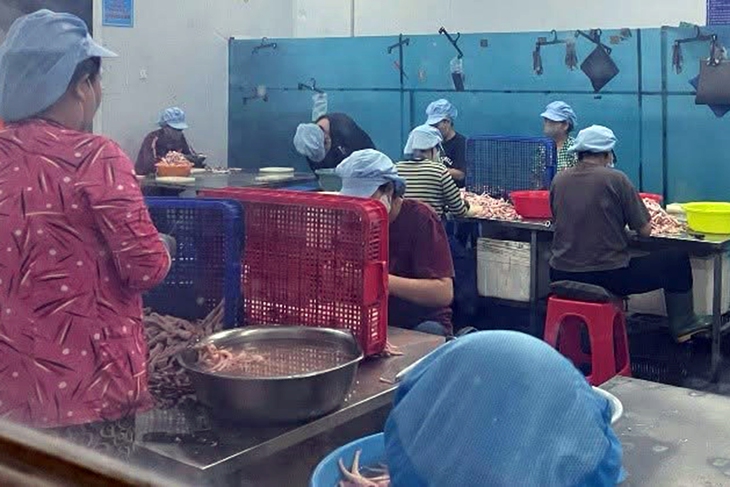 Dùng nguyên liệu quá hạn chế biến thực phẩm, một doanh nghiệp ở Đồng Nai bị phạt gần 400 triệu đồng - Ảnh 2.