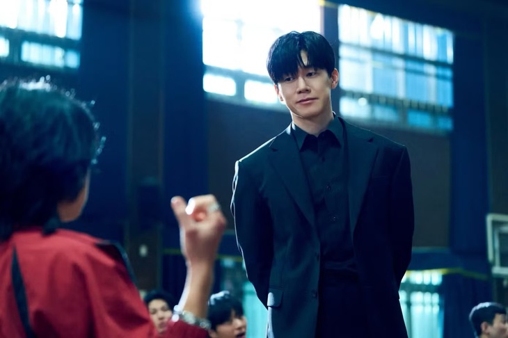 'Bài học đáng đời' thống trị Netflix toàn cầu 3 tuần liên tiếp - Ảnh 1.
