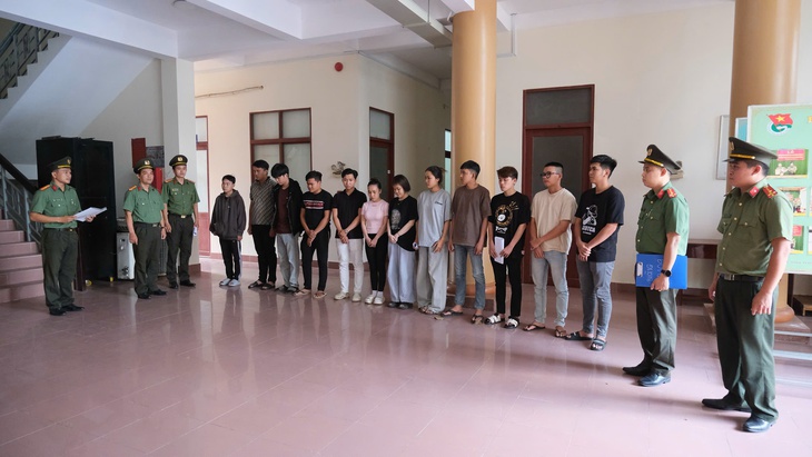 Khởi tố 12 người mua bán hơn 3.500 tài khoản ngân hàng, thu lợi hơn 1 tỉ đồng - Ảnh 2.