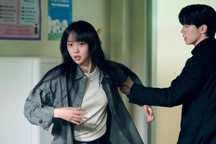 'Bài học đáng đời' thống trị Netflix toàn cầu 3 tuần liên tiếp - Ảnh 2.