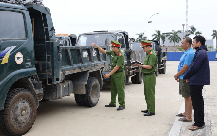 Một trạm bê tông ở Dung Quất đổ trái phép hơn 1.800 tấn chất thải - Ảnh 5.