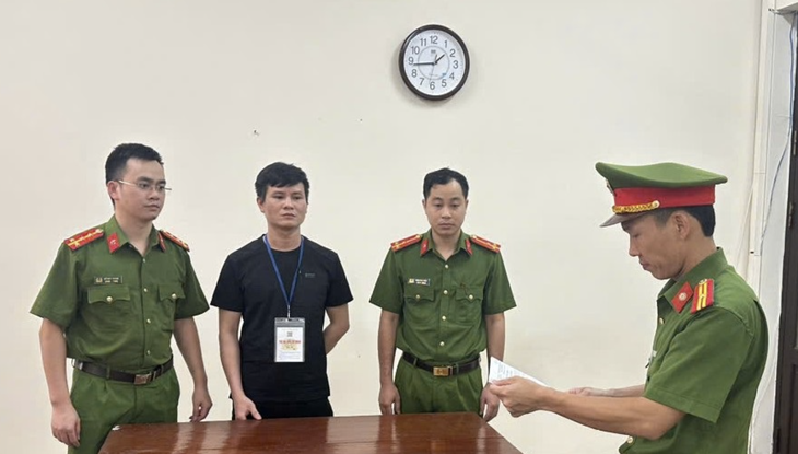 Khởi tố thợ hàn gây ra vụ cháy ở xưởng tôn gây thiệt hại 368,9 tỉ đồng - Ảnh 1.