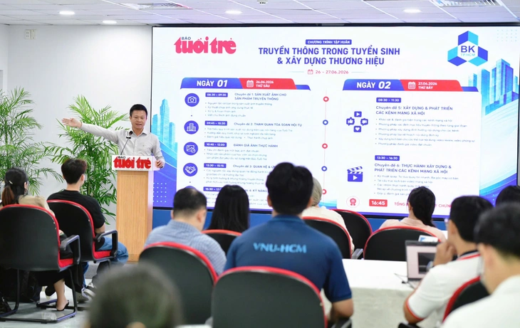Giảng viên, sinh viên Trường đại học Bách khoa TP.HCM đến báo Tuổi Trẻ tập huấn kỹ năng truyền thông - Ảnh 3.