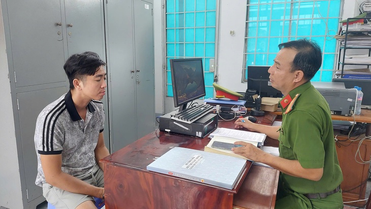 Bắt người làm giả thông báo chuyển tiền để chiếm đoạt tài sản   - Ảnh 1.