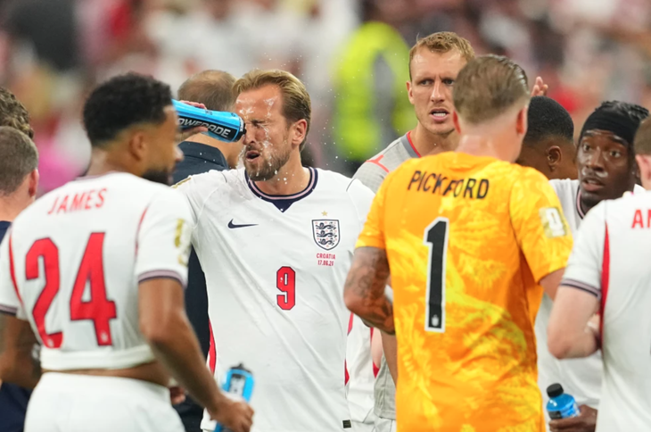 Chuyên gia cảnh báo: Nghỉ uống nước ở World Cup có thể tăng nguy cơ chấn thương - Ảnh 1.