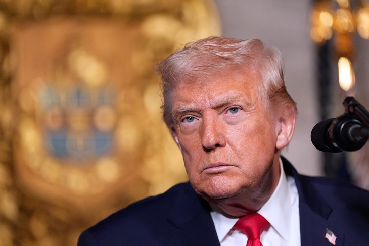 Vì sao ông Trump dọa áp thuế 100% nhưng châu Âu không sợ? - Ảnh 1.