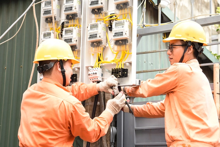 Bộ Công thương đề xuất mới về áp dụng giờ cao thấp điểm, giá điện sinh hoạt 5 bậc - Ảnh 1.