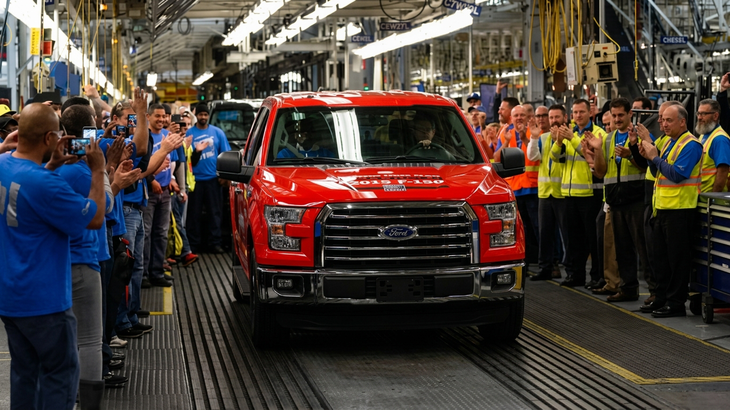 Ford trả giá đắt khi để AI làm xe, sa thải kỹ sư xong phải mời quay lại gấp - Ảnh 2.