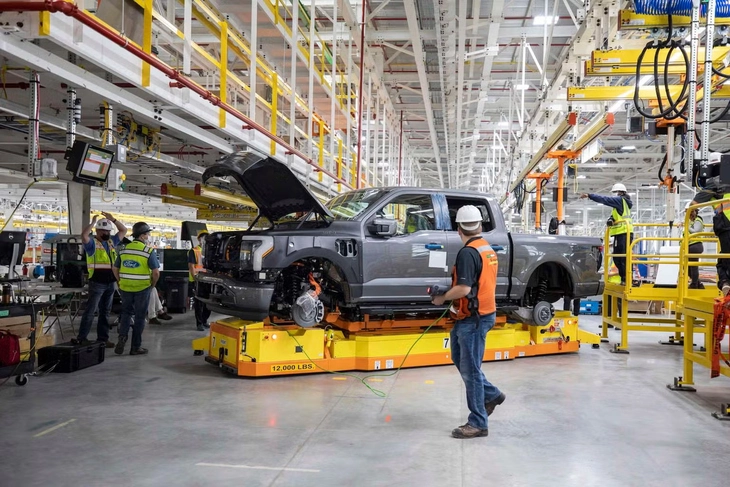 Ford trả giá đắt khi để AI làm xe, sa thải kỹ sư xong phải mời quay lại gấp - Ảnh 3.