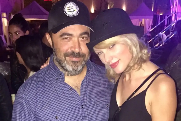 Nam ca sĩ hoảng hốt vì album chưa phát hành đã thành... giấy lót hàng cho Taylor Swift  - Ảnh 1.