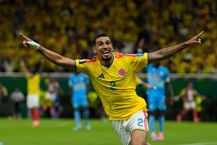 Từng suýt đổi nghề, trung vệ Colombia tỏa sáng tại World Cup 2026 - Ảnh 1.