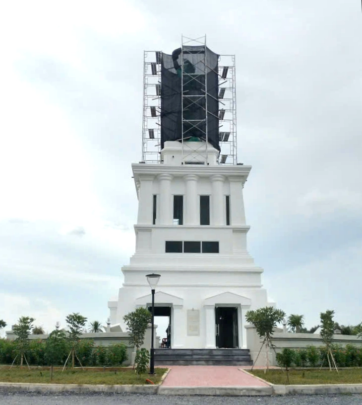 Lập biên bản tượng 'nữ thần khai phóng' ở Tây Ninh vì xây dựng trên đất quy hoạch giao thông - Ảnh 1.