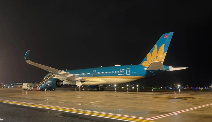 Máy bay Vietnam Airlines chở đoàn cứu nạn sang hỗ trợ Venezuela - Ảnh 3.