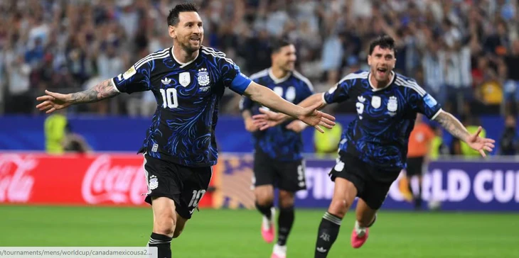 Messi ghi bàn thắng thứ 19 ở World Cup, Argentina toàn thắng cả 3 trận vòng bảng - Ảnh 1.
