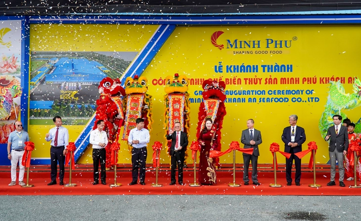 Cà Mau khánh thành nhà máy chế biến thủy sản 1.500 tỉ đồng, có robot phân cỡ - Ảnh 1.