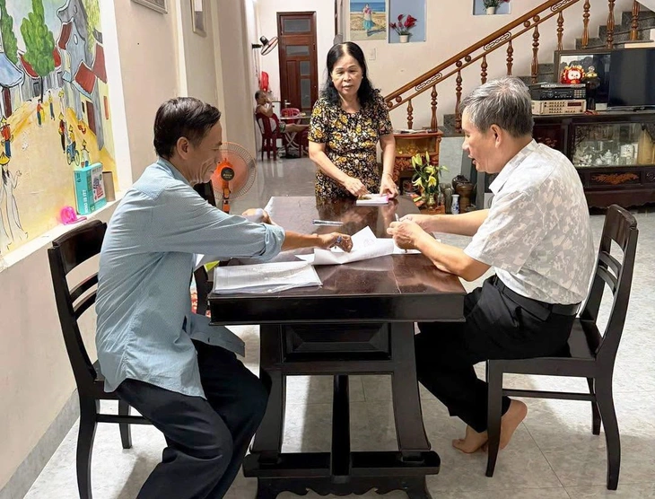 Huế dự kiến giảm hơn 500 thôn, tổ dân phố, tăng phụ cấp cho tổ trưởng, thôn trưởng - Ảnh 1.