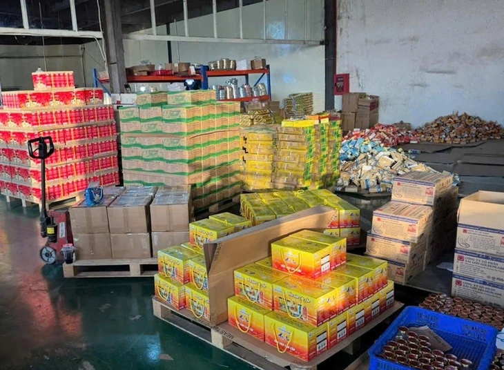 Vĩnh Long phát hiện hơn 360.000 sản phẩm nước yến, tổ yến chưng sẵn nghi là hàng giả  - Ảnh 5.