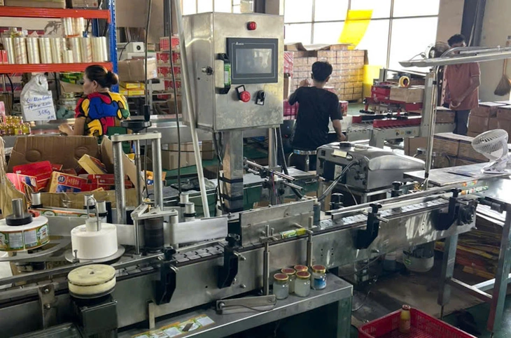 Vĩnh Long phát hiện hơn 360.000 sản phẩm nước yến, tổ yến chưng sẵn nghi là hàng giả  - Ảnh 4.